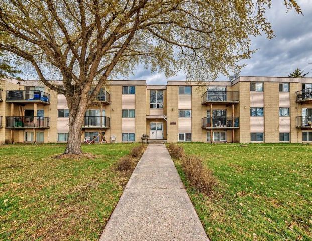 Belvedere 2 Bed 1 Bath Apartment with Parking and Heat Included NOW FOR RENT! — 2 Bedrooms Condo Unit - Photo 1