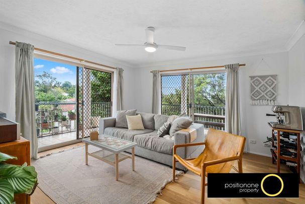 Spotless 2-Bedroom – Prime Lifestyle Location - Photo 1