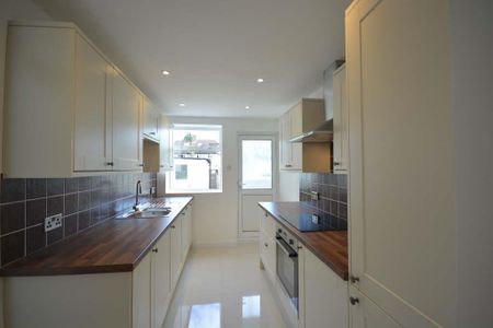 Stamford Green Road, Epsom, Surrey, KT18 7SR - Photo 5