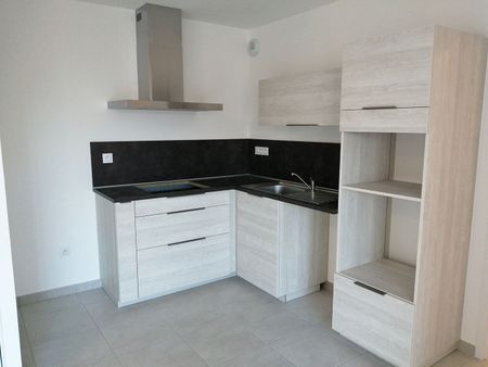 Location Appartement 3 pièces 67m² - Photo 3