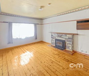 Spacious, Updated Home Ideal for Families! - Photo 1