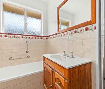 2/44 Ford Avenue, Sunshine North VIC 3020 - House For Rent | Domain - Photo 4
