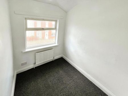 3 bedroom semi-detached house to rent - Photo 3
