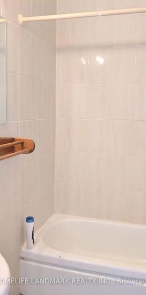 289 THE QUEENSWAY AVENUE S - Photo 2