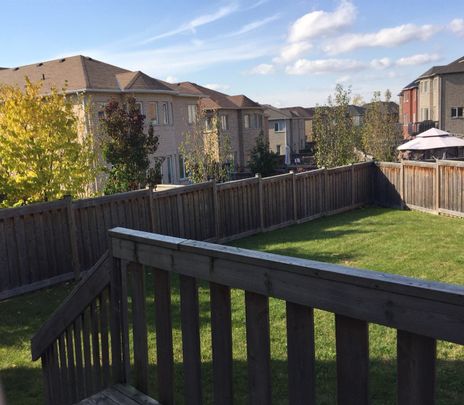 For Lease - 1043 Stuffles Crescent, Newmarket, Ontario - Photo 1