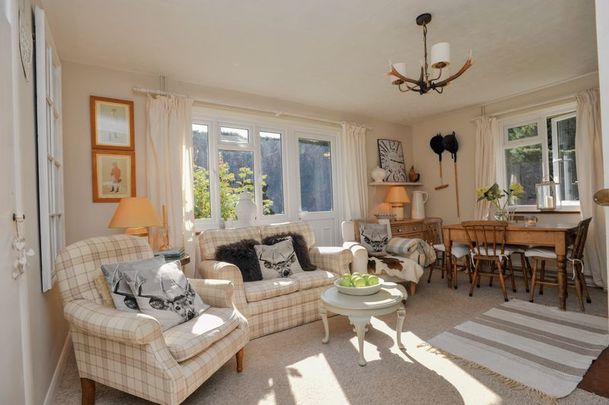 Petworth Road, Haslemere, Surrey, GU27 - Photo 1