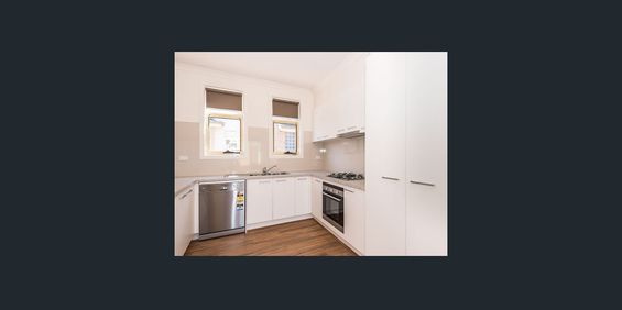 NEAT 2 BEDROOM TOWNHOUSE - Photo 3