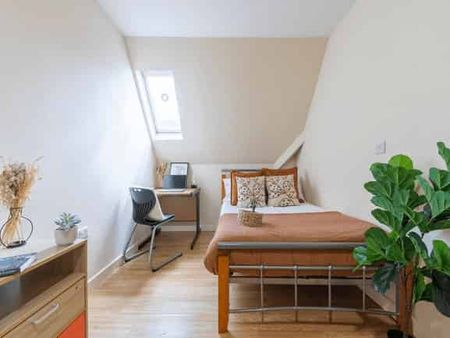 Silver Ensuite - Photo 4