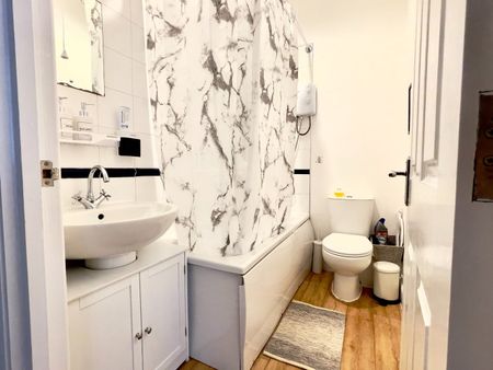 1 Bed Flat, Newhall Street, B3 - Photo 3