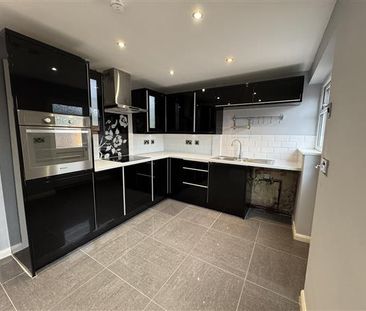 3 Bedroom Town House For Rent in St Michaels Avenue, Manchester - Photo 4