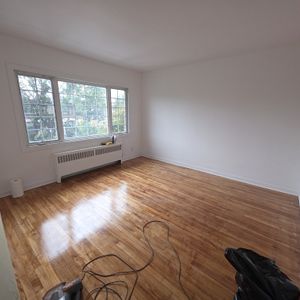 3 1/2, Chauffe, Haut De Triplex, Saint-L - Photo 2