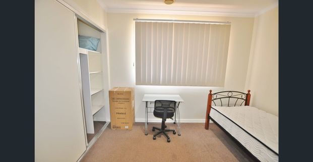 **FURNISHED**!!! -5 bedrooms, 2 bathrooms, modern style townhouse... CITY WIDE REAL ESTATE - Photo 1