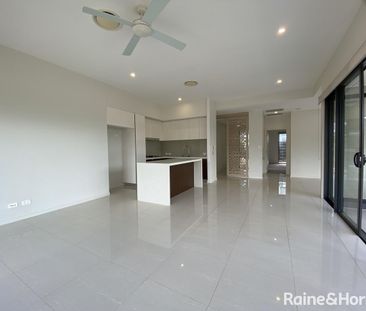 Located in a small private complex - Photo 1