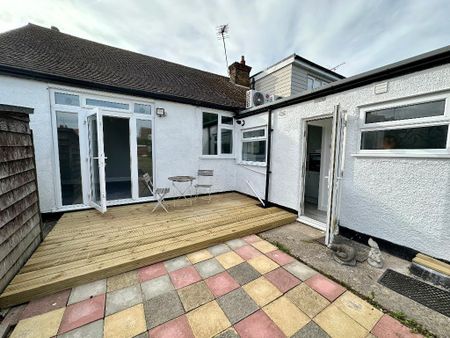2 bedroom semi-detached house to rent - Photo 2