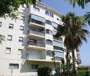 Middle Floor Apartment in Estepona - Photo 4
