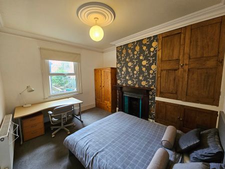 6 Bed Student Accommodation - Photo 4