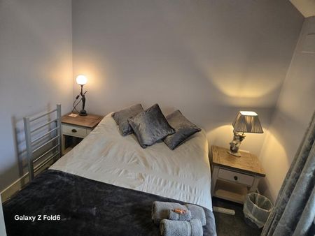 Ideal for NHS Staff | Quiet, Comfortable, Flexible Stay - Photo 2