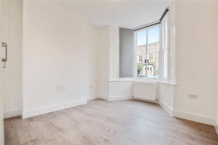 3 bedroom flat to rent - Photo 3