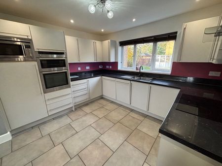 PETERBOROUGH - Photo 5