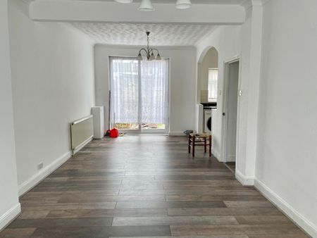 3 bedroom terraced house to rent - Photo 2