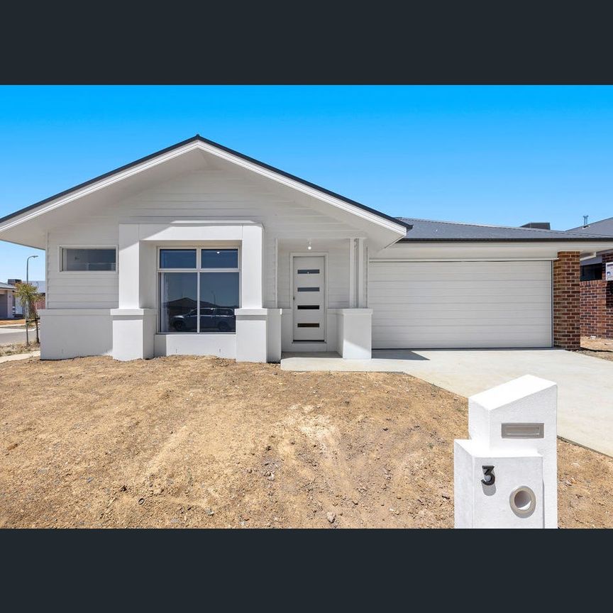 Stylish near-new family home boasting impressive street presence. - Photo 1