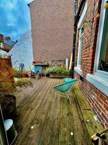 2 bedroom Flat To Let - Photo 4