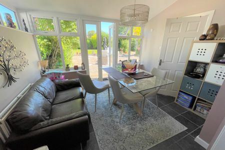 3 bedroom House To Let - Photo 3