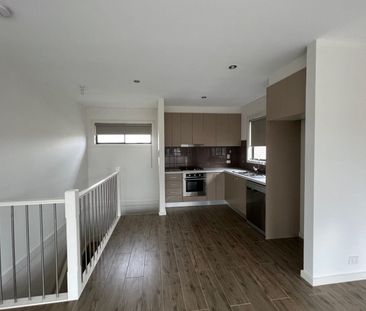 Spacious 3-Bedroom Home with Natural Light and Balcony in Pascoe Vale - Photo 2