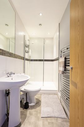 Norwood Grove,, Hyde Park, Leeds - Photo 1