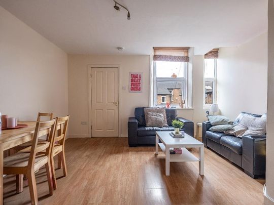 4 bedroom maisonette to rent - Photo 1