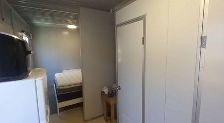 1 bedroom, self contained furnished unit. - Photo 2