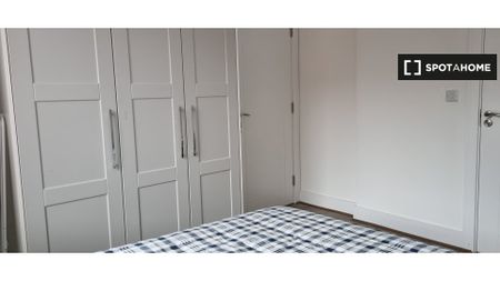 Room for rent in 7-bedroom apartment in Dublin - Photo 2