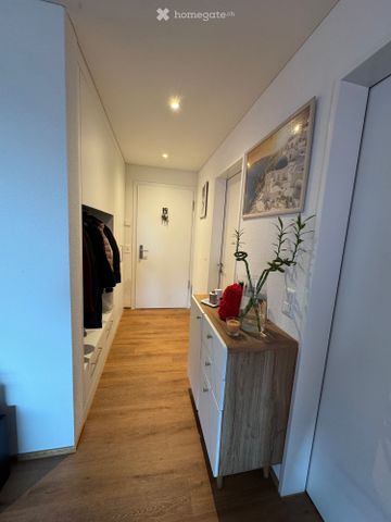 Charmante 2.5-Zimmer-Wohnung mit grosser Terrasse und Garagenparkplatz - Foto 5