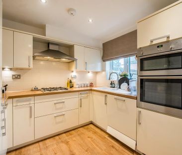 4 bedroom semi-detached house to rent - Photo 5
