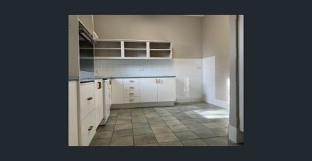 Conveniently Located Family Home - Photo 2