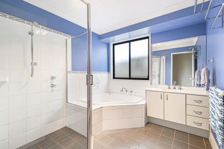 “Furnished Spacious 4 Bedroom House in Kellyville” - Photo 3