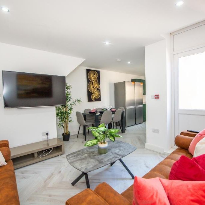 6 bedroom house to rent - Photo 1