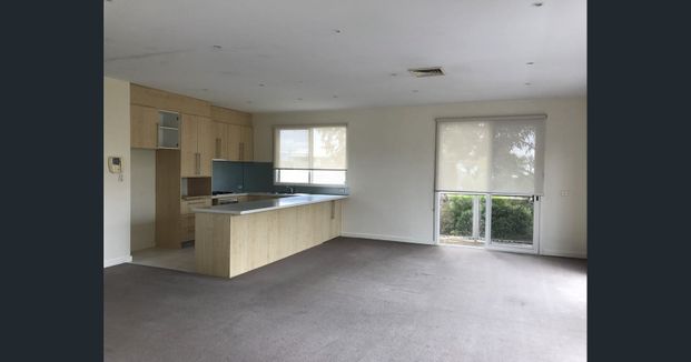 Four bedroom property by the bay - Photo 1