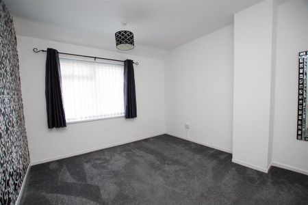 3 bedroom end of terrace house to rent - Photo 4