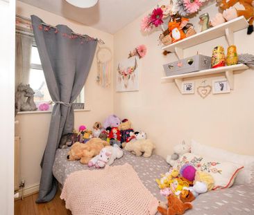 4 bedroom semi-detached house to rent - Photo 4