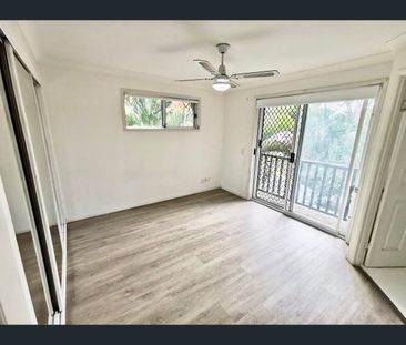 3/129 Eugaree Street, Southport, Qld 4215 - Photo 2