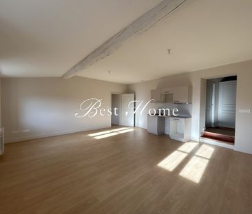 A louer, dans bel immeuble, en coeur de ville, grand T2 58 m², lumi... - Photo 2