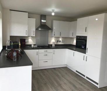 4 Bed Detached House, Fieldfare Way, CV4 - Photo 1