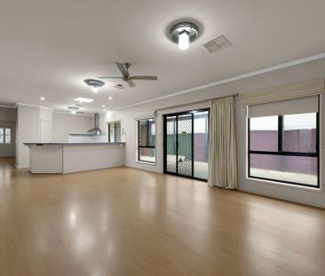 Spacious 4 Bedroom Family Home in Mawson Lakes - Photo 3