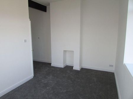 3 bedroom end of terrace house to rent - Photo 3