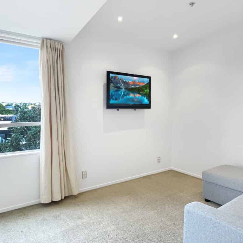 The Mirage - Furnished 1 Bedroom - Photo 1