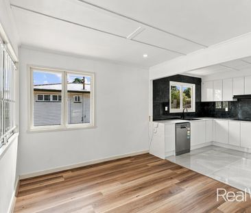 Renovated 3-Bedroom Home in Convenient Acacia Ridge Location - Photo 5