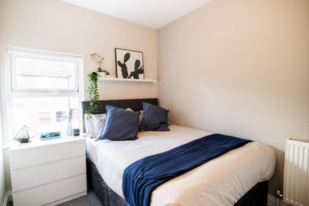 1 bedroom in a house share to rent - Photo 2