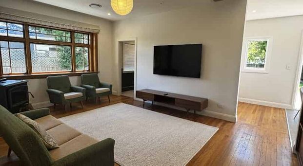 Fully Furnished - 4-Bedroom Family Home in St. Albans - Photo 1