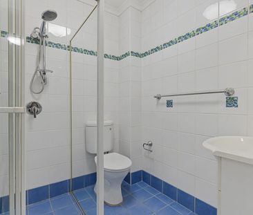 Private And Renovated Ground Floor Apartment - Photo 5